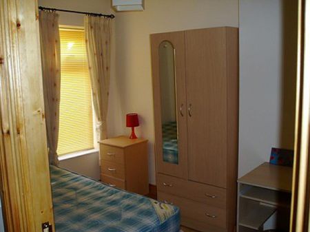 44 Brookland Street, Belfast BT9 7FZ - Photo 2