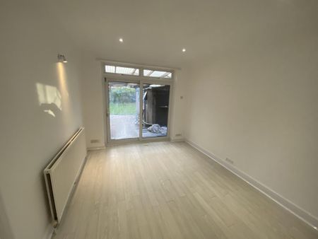 3 bedroom detached house to rent - Photo 2