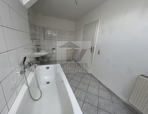 Preiswerte 2 DG-Zimmer Wohnung im Zentrum von Weida! - Foto 1