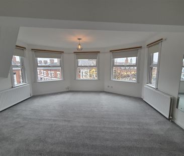 1 Bed Flat - Photo 2