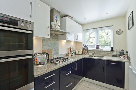 2 bedroom semi-detached house to rent - Photo 4