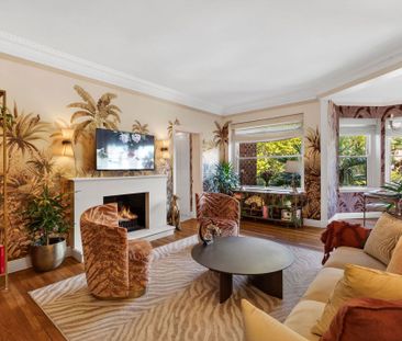 FULLY FURNISHED GRAND ART-DECO BEAUTY - Photo 2