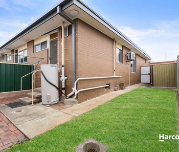 Modern 1-Bedroom Living with Outdoor Space - Photo 5