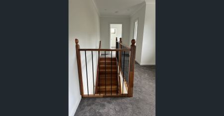 Room available in a share accomodation, a newly built townhouse opposite the station! - Photo 5