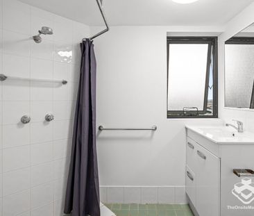 Room to relax, views to impress - Photo 2