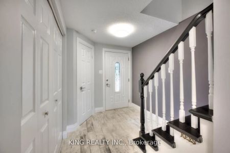 682 PINEROW Crescent #UNIT #A - Photo 3