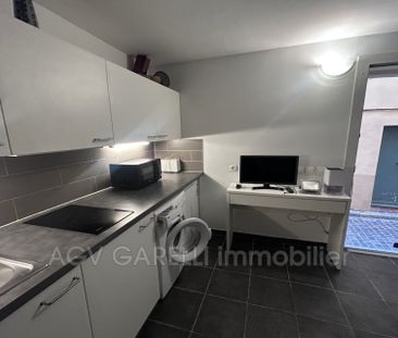 Location Appartement 1 pièce 26m² HYERES 83400 - Photo 3