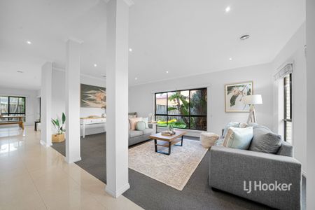 17 Siracusa Avenue, Point Cook VIC, Belconnen - Photo 3