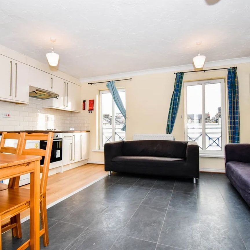 5 Bed Terraced House, Cahir St, E14 - Photo 1