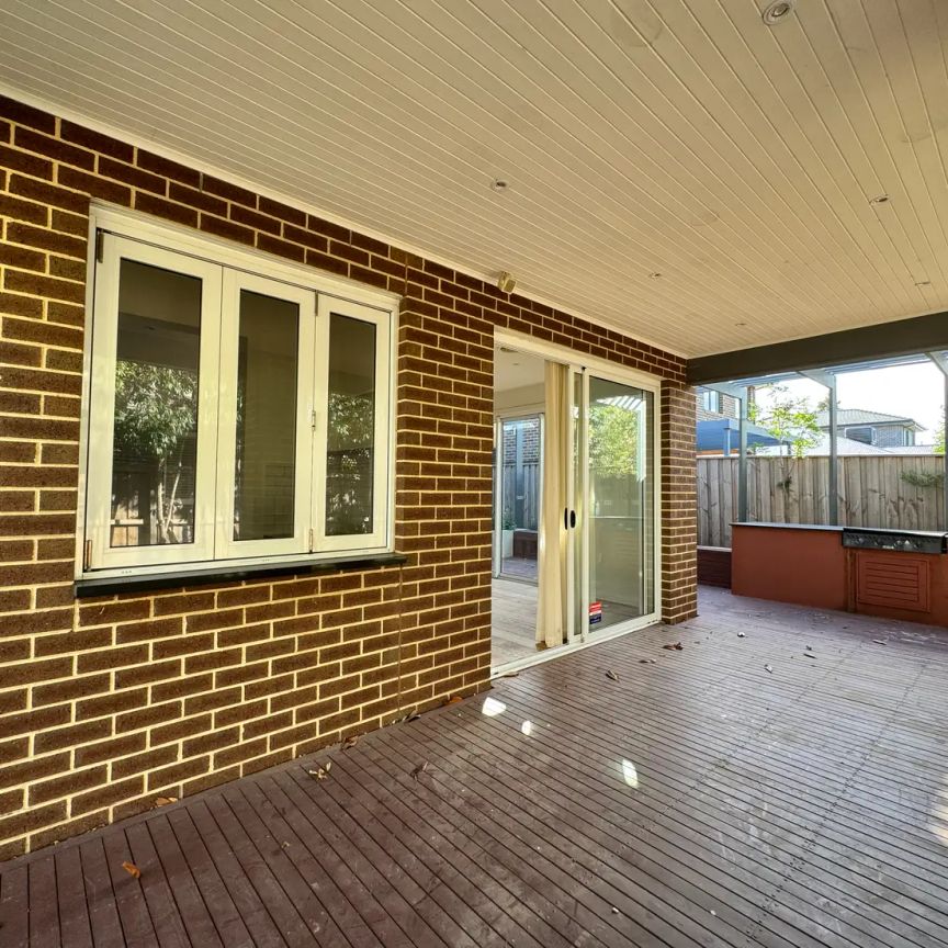 8 Billeroy Way, Werribee VIC 3030 - Photo 1