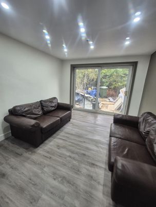 5 Bed Terraced House, Moorland Road, SW9 - Photo 1