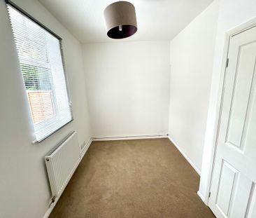 Spacious Ground Floor 2 Bedroom Maisonette with Garden and Parking to Let in Burnham - Photo 5