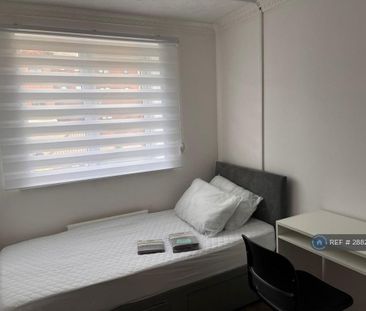 1 bedroom in a house share to rent - Photo 4
