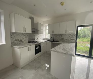 4 bedroom end of terrace house to rent - Photo 4
