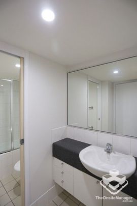 One bedroom apartment at heart of Toowong - Photo 1