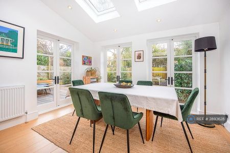 5 bedroom semi-detached house to rent - Photo 3