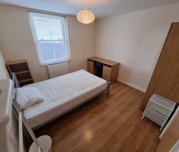 2 Bed Student Accommodation - Photo 2