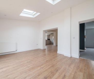 4 bedroom semi-detached house to rent - Photo 3