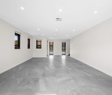 Amazing Three Bedrooms Townhouse - Photo 3