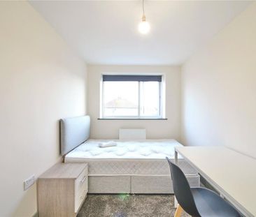 6 bedroom semi-detached house to rent - Photo 4