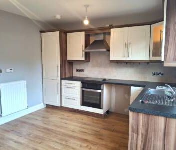 Semi detached 3 bedroom house - Photo 4