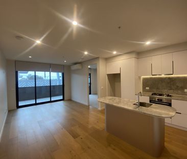Stylish 2 Bedroom Apartment-Very close to train. - Photo 6
