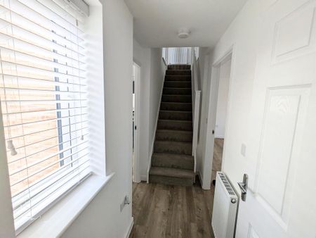 3 bedroom detached house to rent - Photo 2