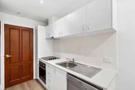 Neat Renovated apartment in Flinders Lane - Photo 2