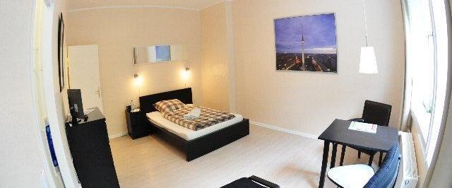 Schicke 1-Zimmer-Wohnung mit Balkon in Berlin, möbliert - Foto 1