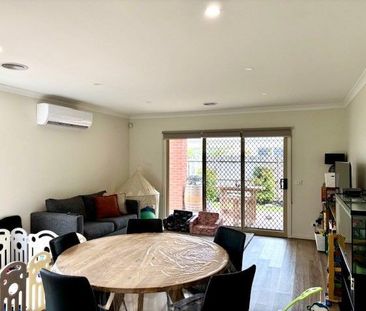 Close proximity to parklands, schools and shopping! - Photo 2