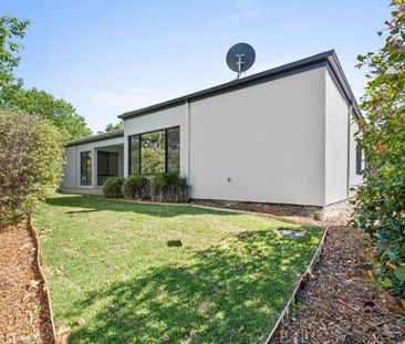 Large Family Home - Two Living Areas! - Photo 5