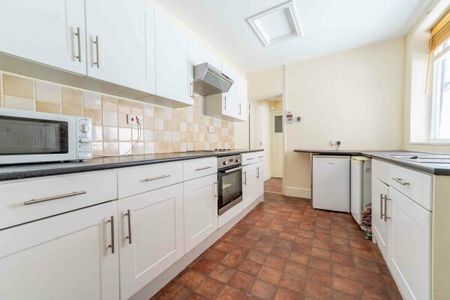 81A Gillygate - Photo 5