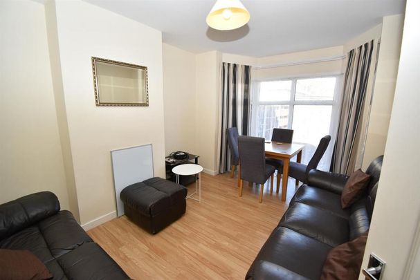 3 bedroom flat to rent - Photo 1