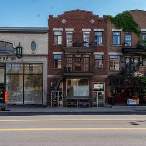 Superb 1 br. with balcony view of Mount Royal (Av. du Parc) - Photo 2