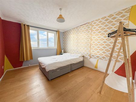 Marina, St. Leonards, TN38 0BU - Photo 5