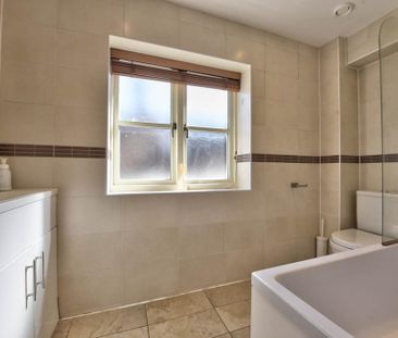 2 bedroom mews to rent - Photo 6