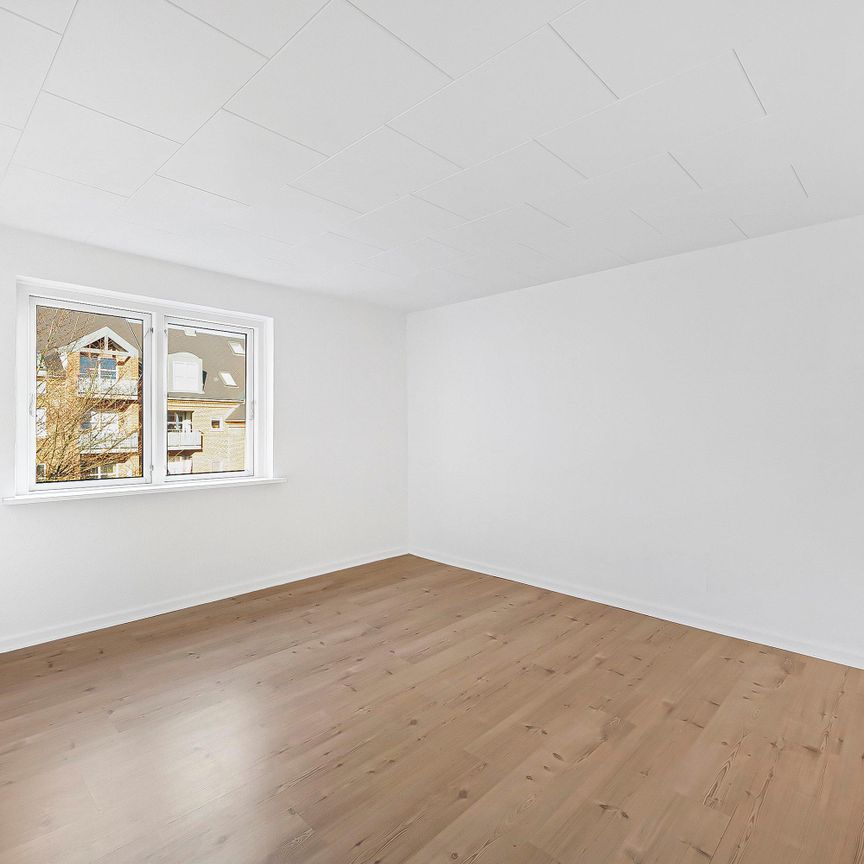 <b>Lys og velindrettet 2-værelses på 46 m2 med separat køkken og opvaskemaskine</b><br> - Photo 1