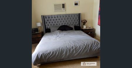 Comfortable and Central Home - Photo 3