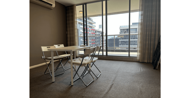 Fully Furnished-High-Level 3 Bedroom Apartment | Walk to Coles & East Village| Direct Buses to UNSW/USYD/UTS! Available From 01/12/2025 To 05/02/2026. - Photo 1