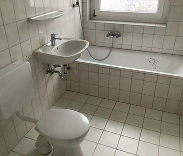 Bezugsfertig renoviert - 3-Zimmer-Wohnung mit Balkon! Offene Besich... - Photo 3