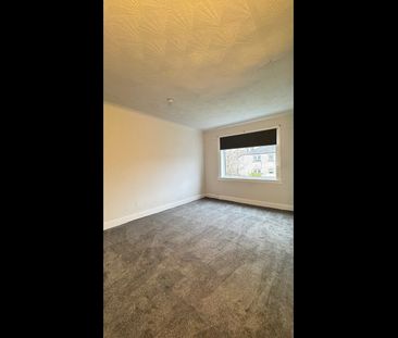 3 Bed Flat, Ashcroft Drive, G44 - Photo 2