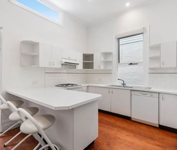 Freshly Renovated Albert Park Gem in Prime Lifestyle Location - Photo 2