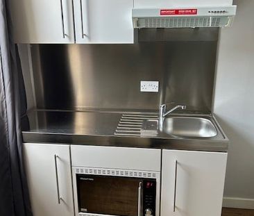 Studio Flat, Bearwood Road, B66 - Photo 4