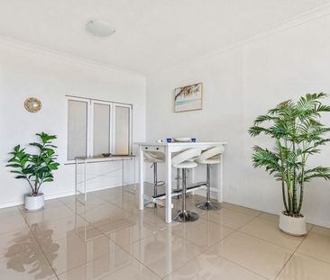 Elevated Coastal Living: Spacious 3rd-Floor Apartment with Resort-S... - Photo 4