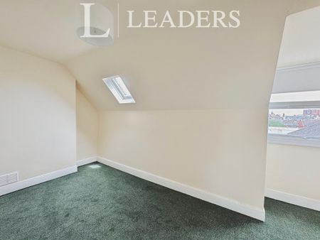 3 bedroom flat to rent - Photo 3