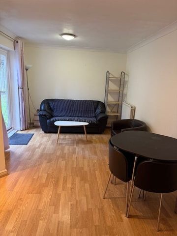 1 Bed Flat, Sandlewood Court, LS6 - Photo 2