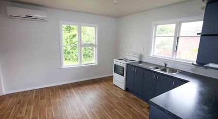 STUDENT ACCOMMODATION - THREE BEDROOM HOUSE + STUDY - Photo 4