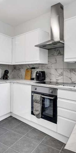 North Road, UB1 - Photo 1