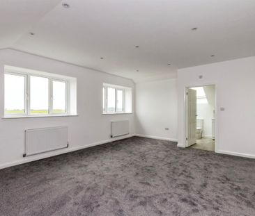 PETERBOROUGH - Photo 3