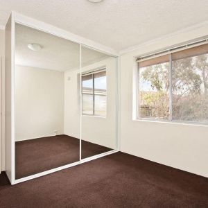 Two Bedroom Apartment In An Excellent Location - Photo 2